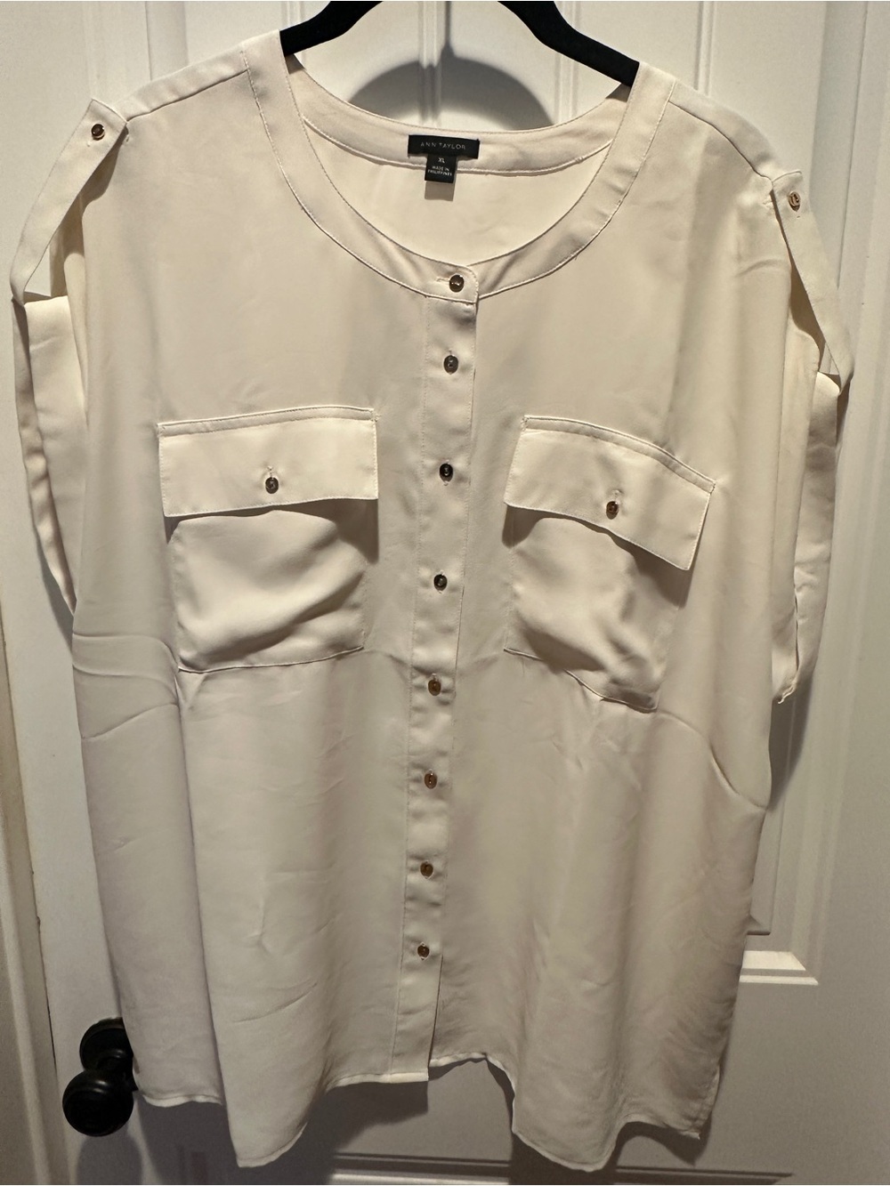 Ann Taylor Cream Button-Neck Blouse size XL